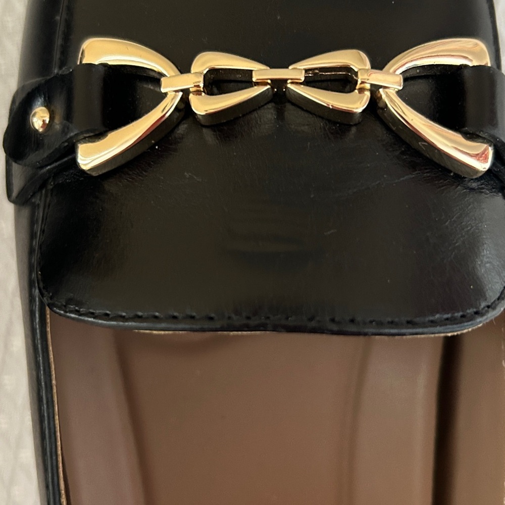 Naturalizer Black Loafers with Gold Chain Accent. Size 12W - Picture 7 of 7